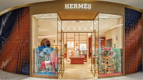 how many hermes stores in the world